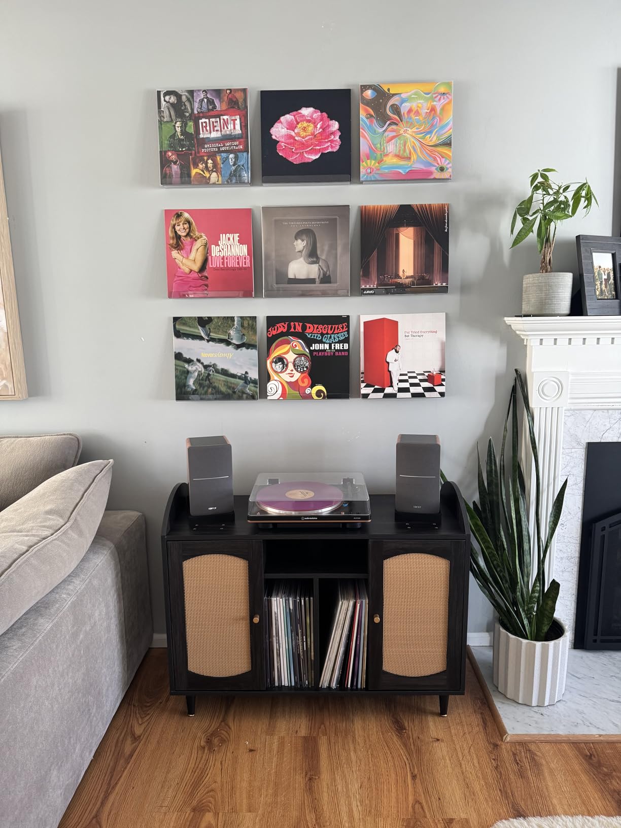 BELLEZE Mid-Century Record Player Stand, Vinyl Record Storage Cabinet Holds up to 350+ Albums, Rattan Decorated Turntable Stand with Power Outlet customer photo 1