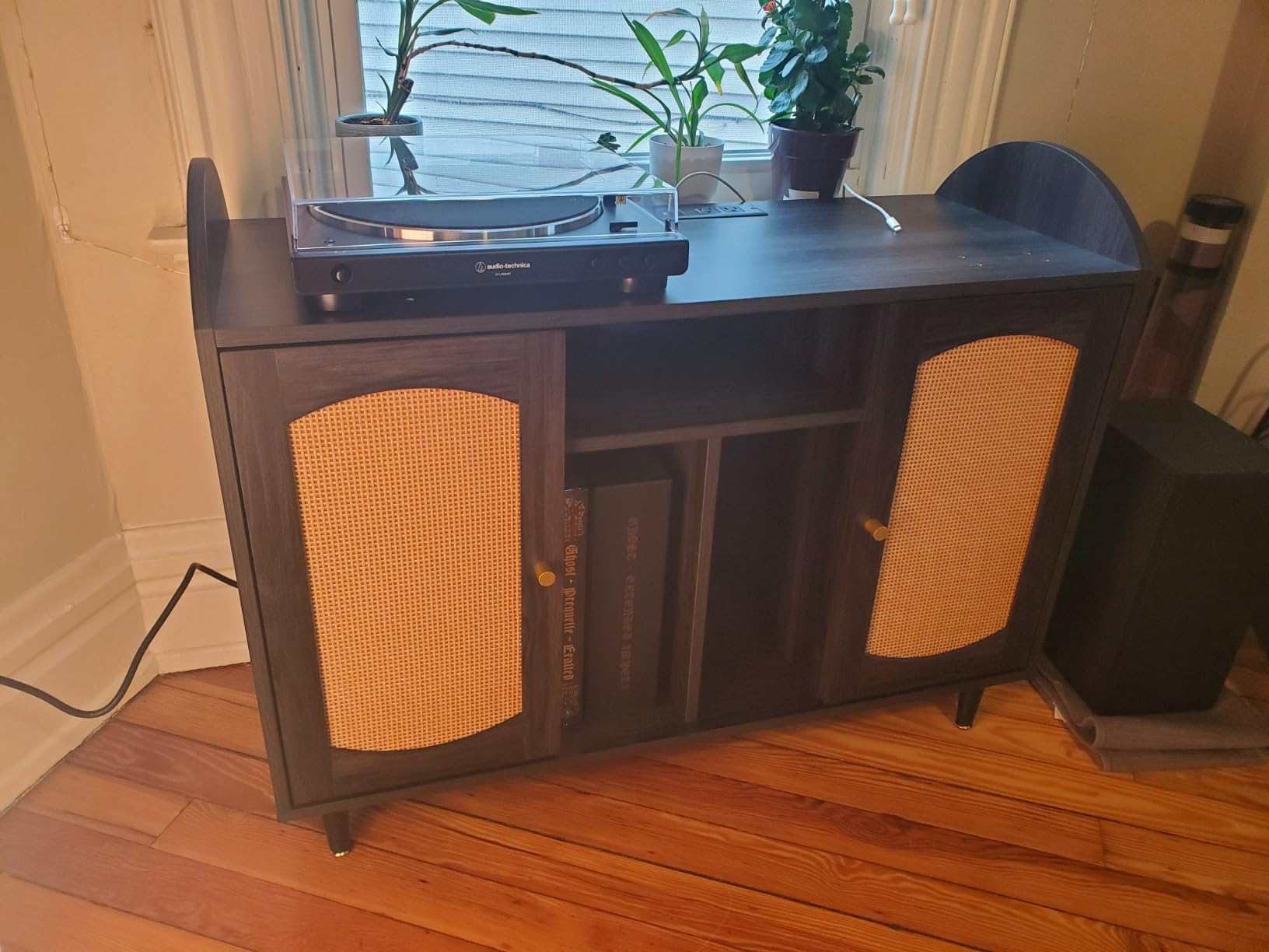 BELLEZE Mid-Century Record Player Stand, Vinyl Record Storage Cabinet Holds up to 350+ Albums, Rattan Decorated Turntable Stand with Power Outlet customer photo 2