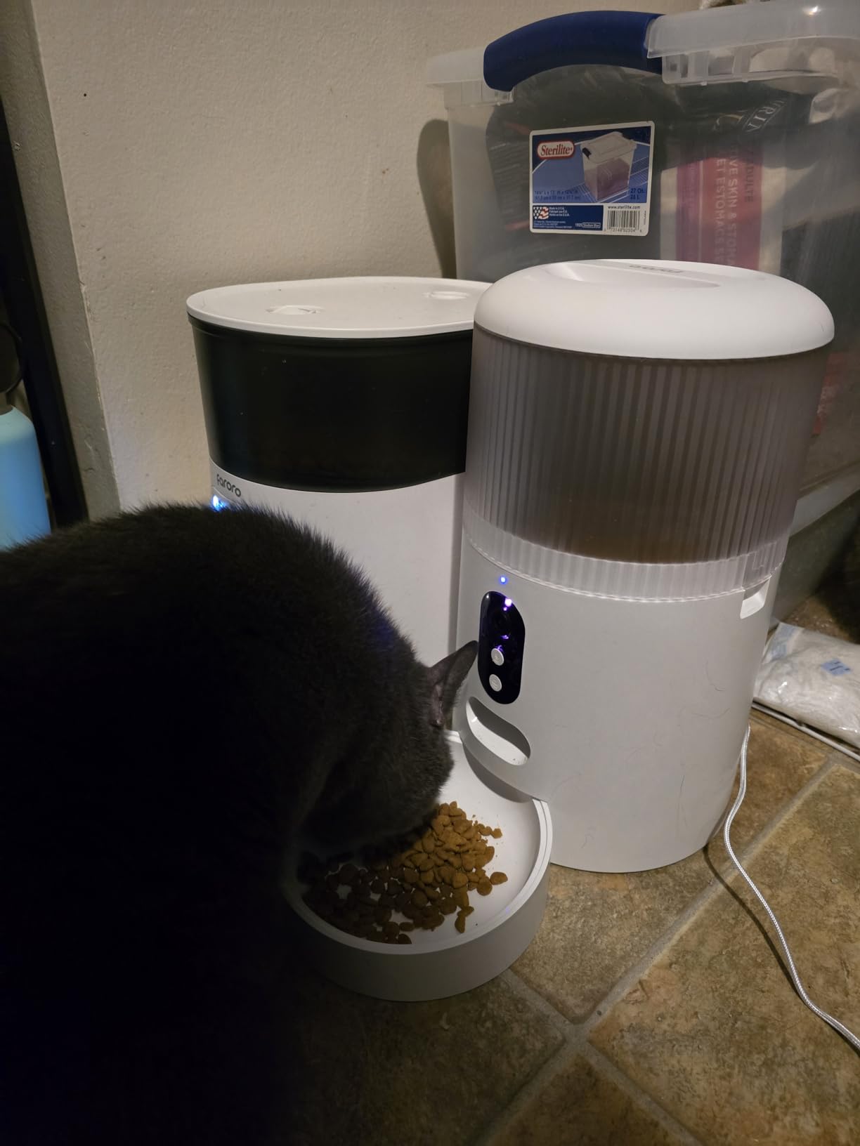 Faroro Automatic Cat Feeder with Camera, 3MP HD Video with Night Vision, 5G WiFi Cat Feeder Automatic with APP Control, 2-Way Audio, Low Food Sensor, Motion Alerts for Cats and Dogs customer photo 1