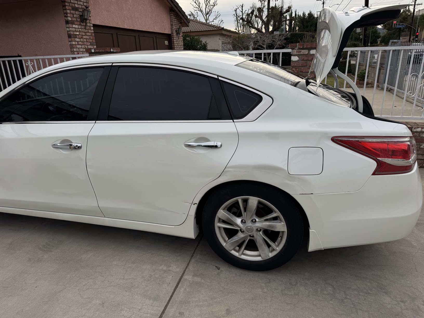 Mr. Clean Magic Eraser Sponge, All Purpose Cleaner, Cleaning Scrubber, Kitchen, Bathroom, Shower, Oven, Cleaning Supplies, Variety Pack with 1 Ultra Thick, 2 Ultra Foamy, & 3 Extra Durable, 6ct customer photo 2