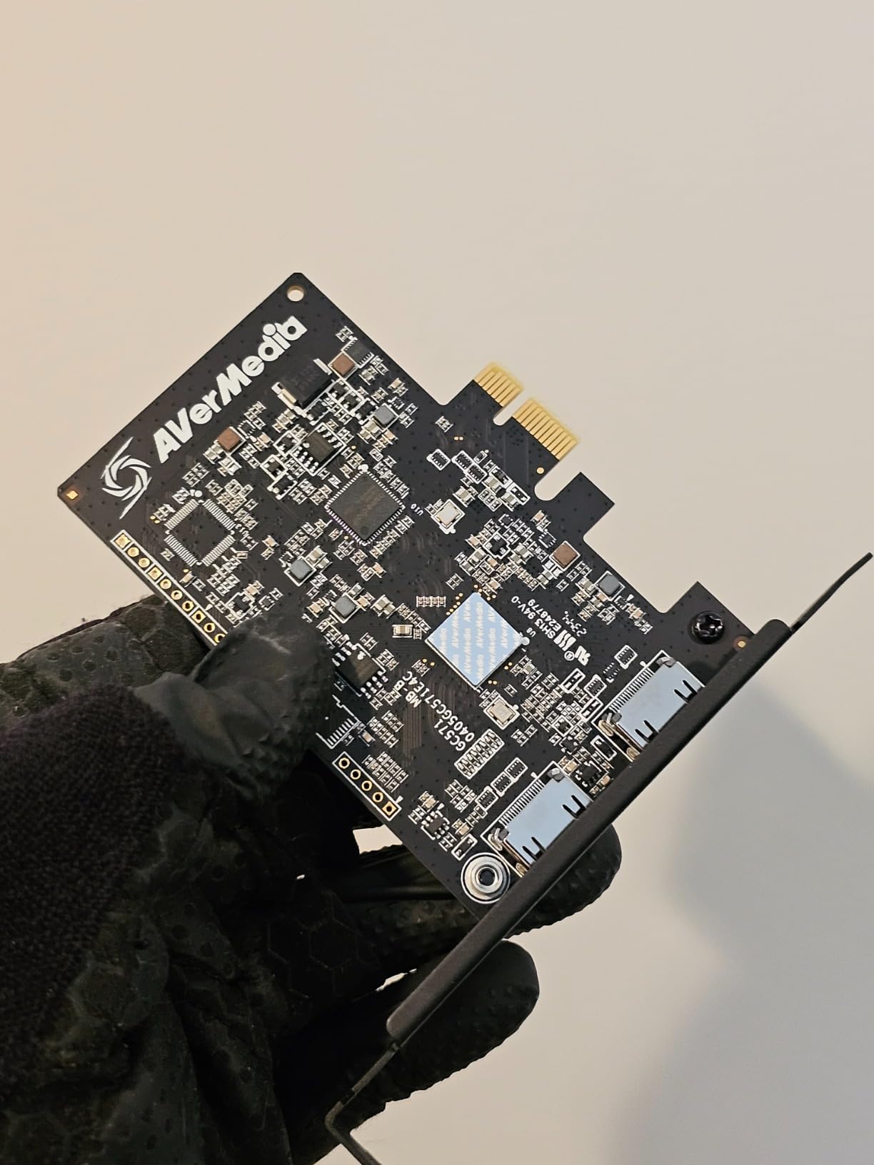 AVerMedia HDMI Capture Card for Streaming and Video Gaming, 4K60 Pass-Through with Ultra-Low Latency on PS5, PS4 Pro, Xbox Series X/S, Xbox One X, Switch Games - GC571 Live Streamer Ultra HD customer photo 2