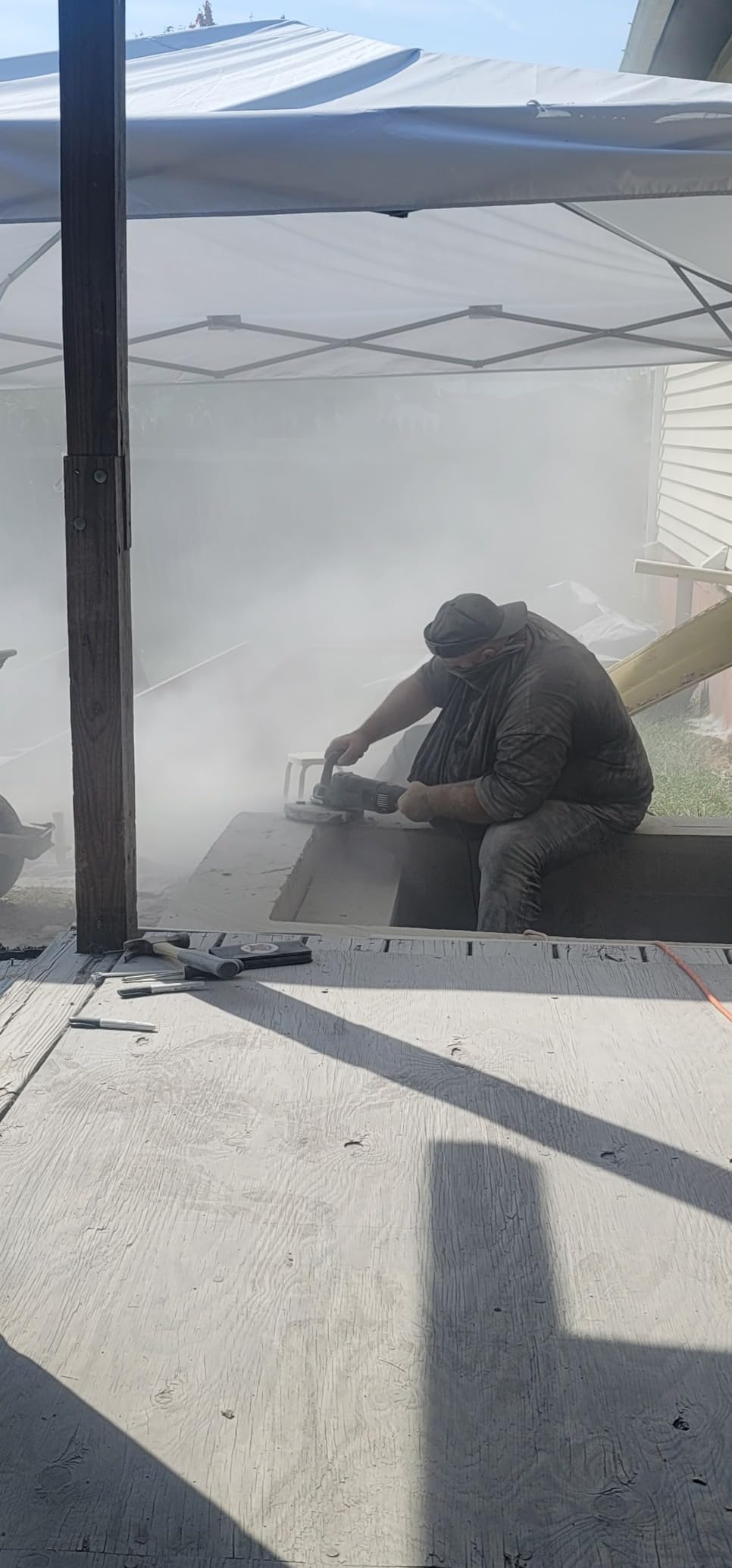 KSEIBI 711985 Concrete Grinder 7 Inch - Angle Grinder Kit with Dust Extraction Shroud, 2400W 15A Motor, 6000RPM, Includes Auxiliary Handles & 9 Inch Protective Guard, Diamond Cup Wheel, Carrying Bag customer photo 2