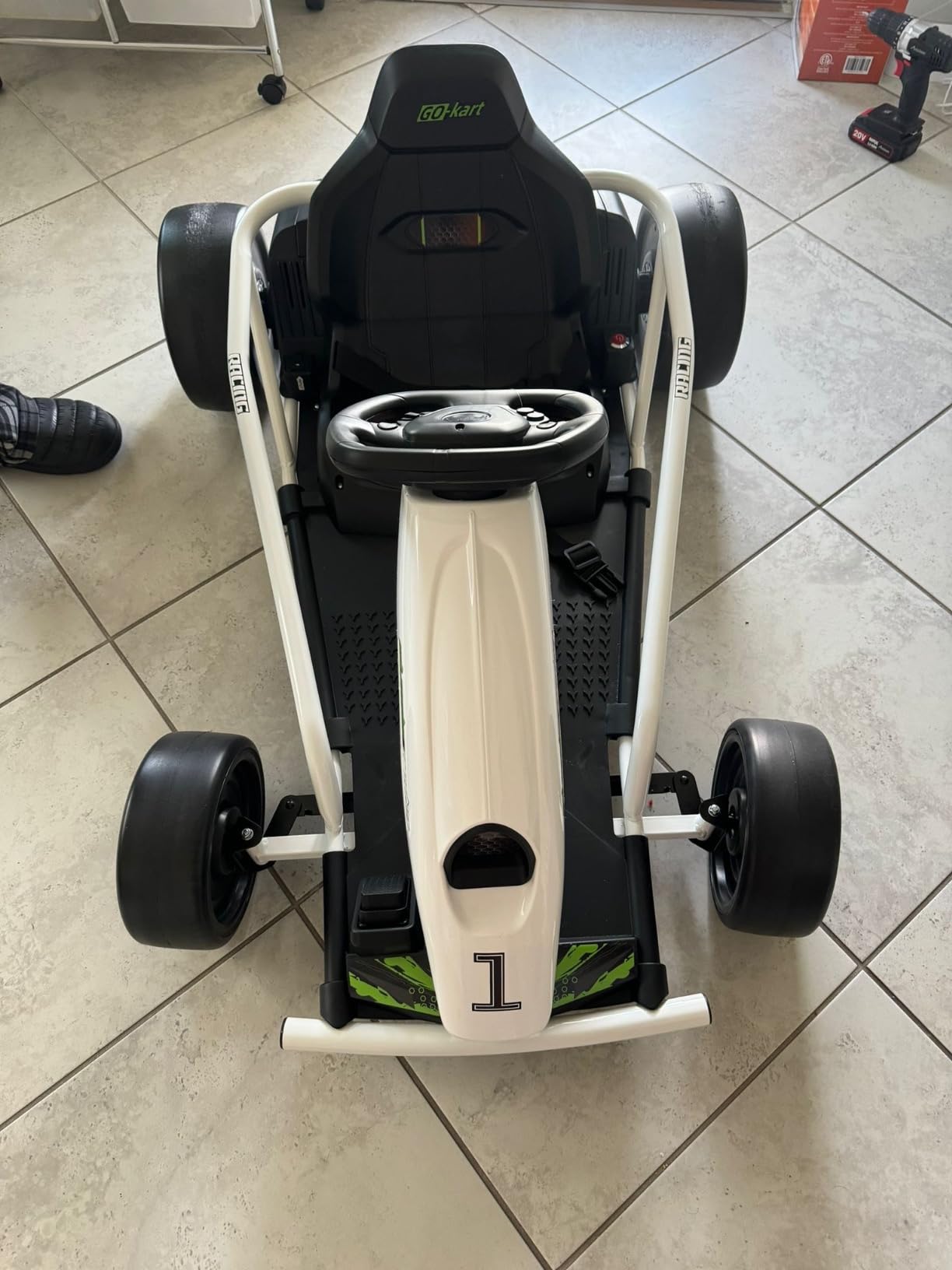 Aosom 24V 8.1 MPH Electric Go Kart, Drifting Car Battery Powered Ride on Toy Outdoor with Slow Start, Music, Horn Honking and Safety Belt, for 8-12 Years Old, Red customer photo 1