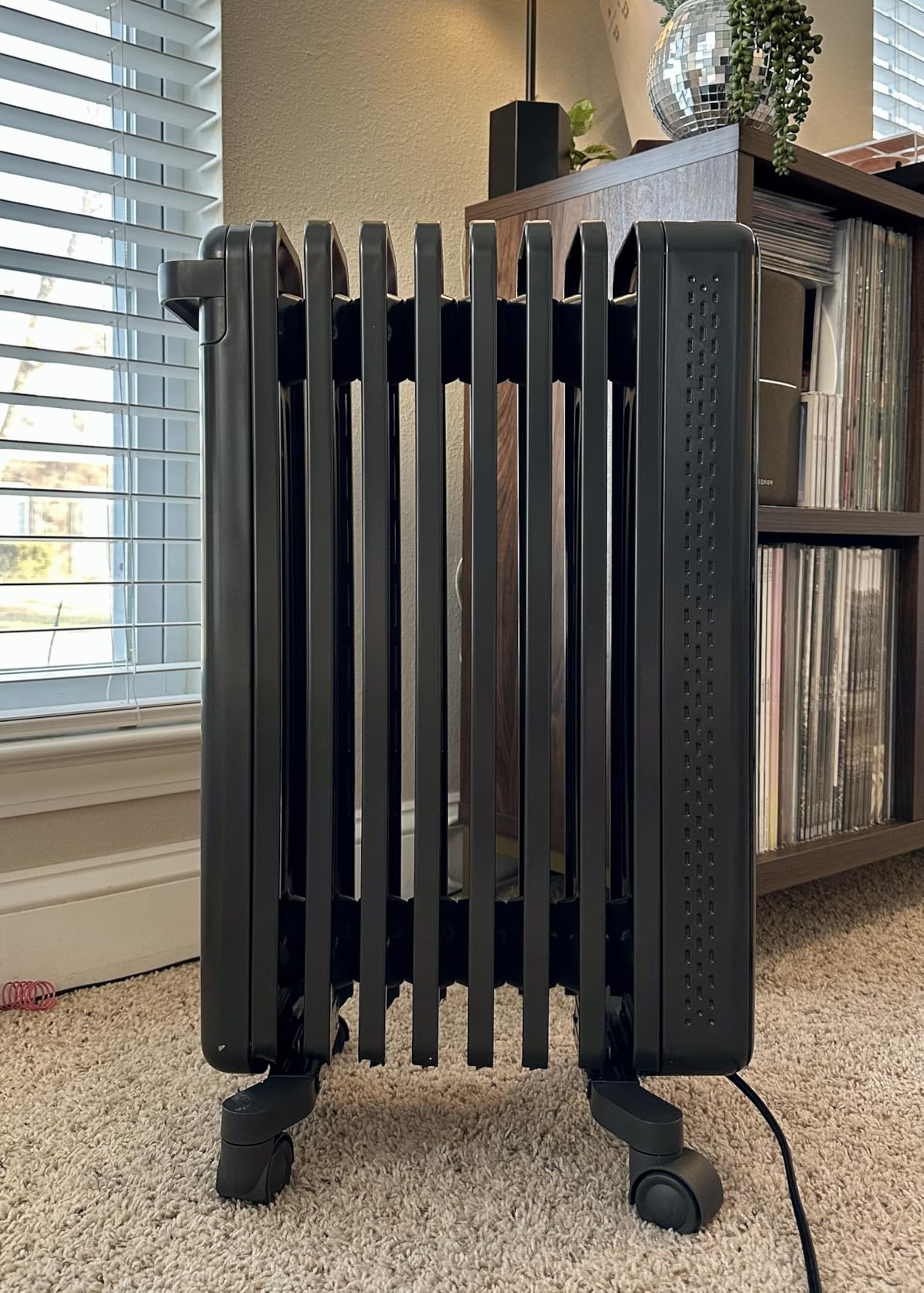 DREO Radiator Heater, 8 Safety Protection Oil Filled Radiator Heater for Indoor Use, 1500W Electric Heaters for Large Room, 8 Fins, with Remote, 4 Modes, Digital Thermostat, 24H Timer, Quiet customer photo 2