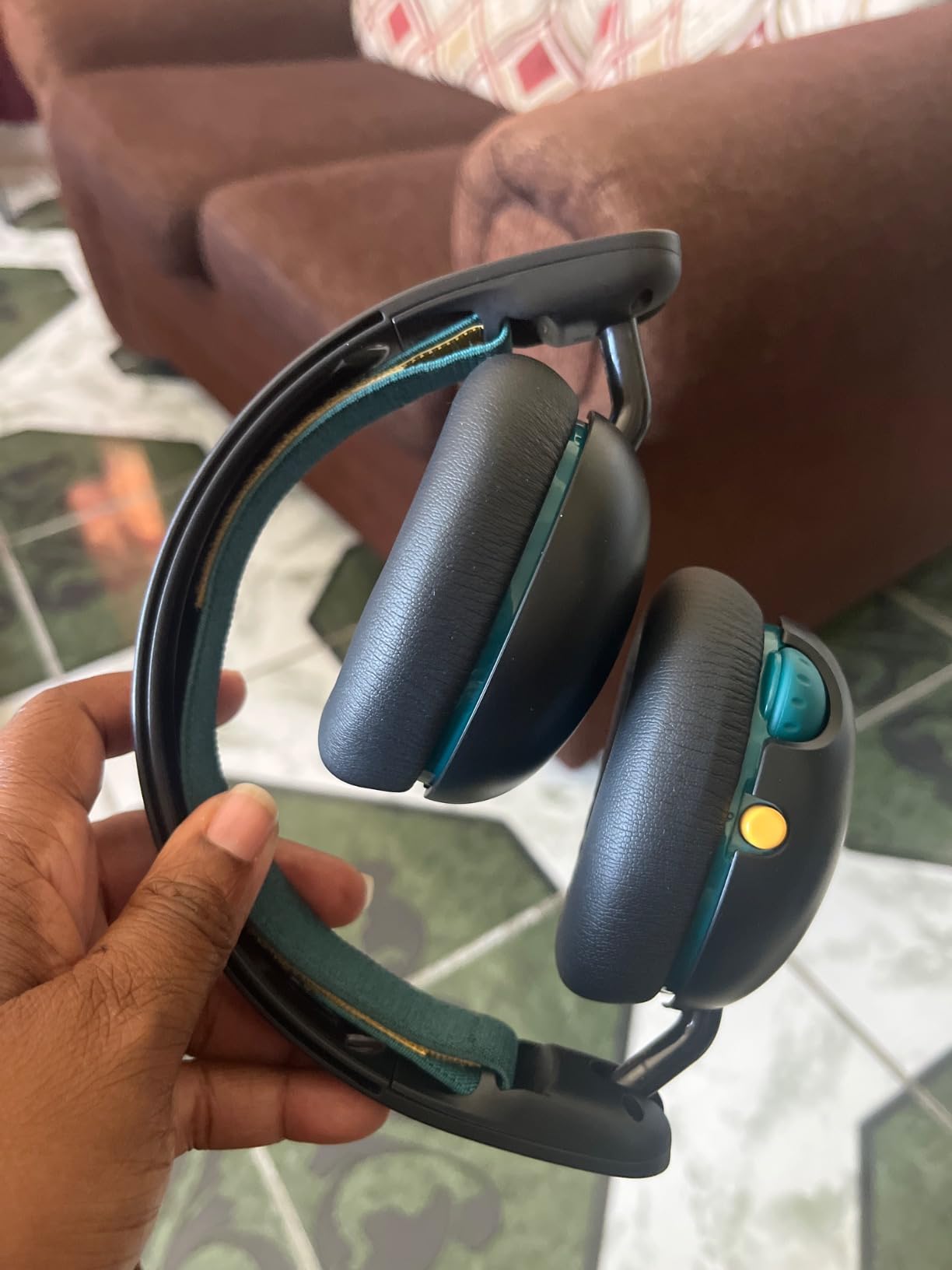 Skullcandy Grom Wireless Headphones, Volume-Limiting Audio, Comfortable Over-Ear Fit, Designed for Kids 6+, Up to 45 Hours Battery, Backup 3.5mm AUX Cable Included customer photo 2