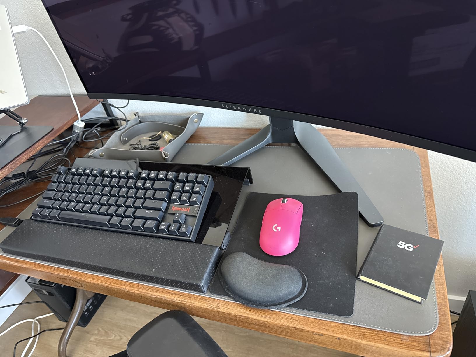 DAWNTREES Dual Sided Desk Mat, Leather Desk Pad, Cork Desk Mat Protector, with PU Leather Valet Tray Organizer, Large Mouse Pad, Desk Writing Pad for Office and Home (Dark Green 31.5