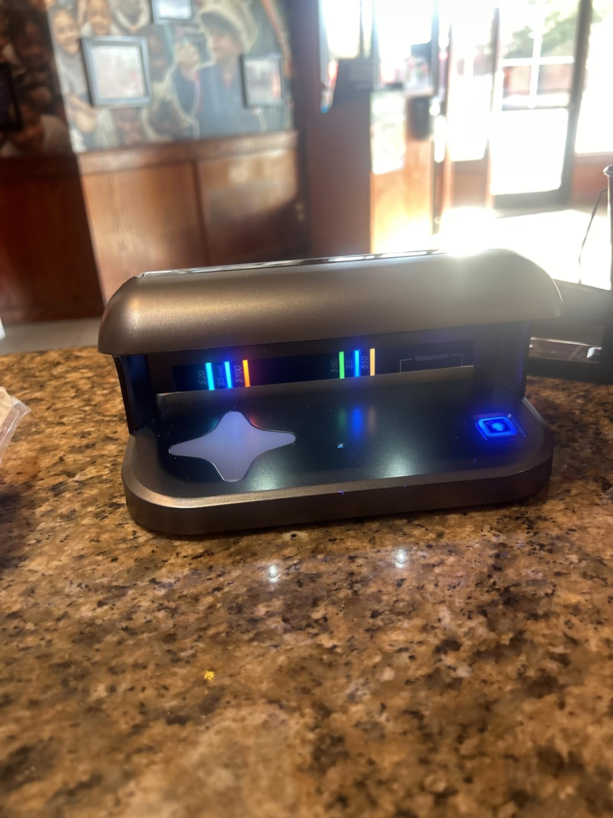 Aneken AL-17 Counterfeit Bill Detector with UV LED Light, Advanced UV Counterfeit Money Detector with Card & ID Detection, Suitable for All Currencies in the World customer photo 1