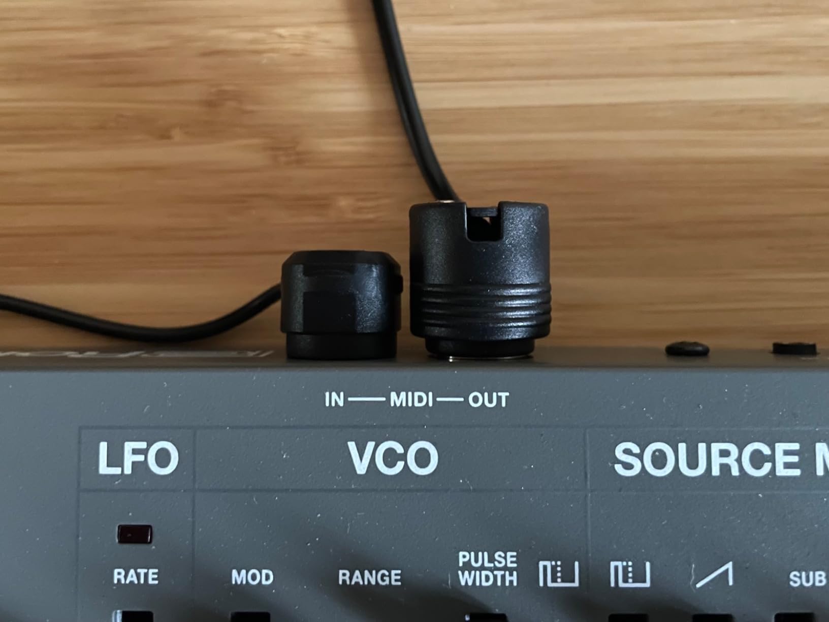 CME MIDI Cable 4-Pack - 1FT / 30cm, 5-pin DIN, Low-Profile - Mirrored 45-Degree Angled Ultra-Thin Plugs for Compact Spaces - Ideal for MIDI Interface, Pedalboard, Keyboard customer photo 1