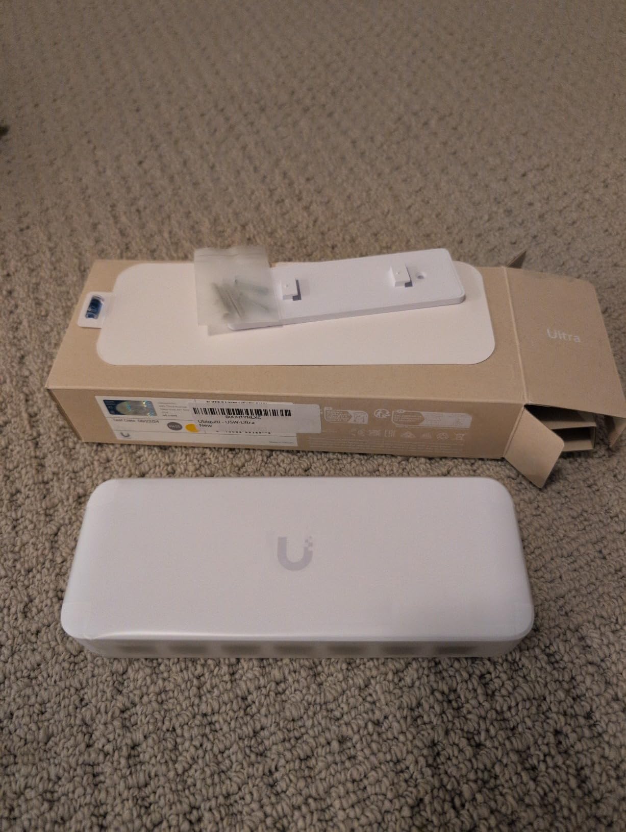 Ubiquiti USW-Ultra - 8-Port Layer 2 Managed Switch customer photo 1