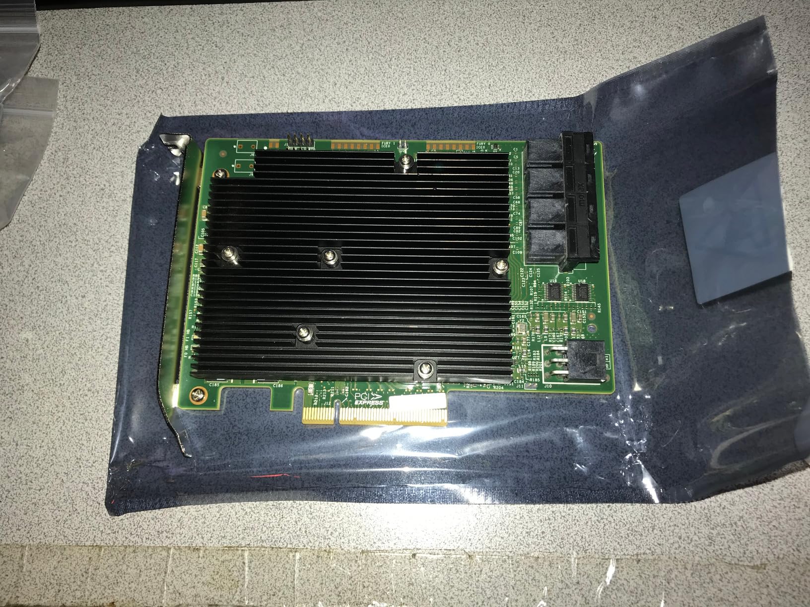 12Gb/s HBA SAS Controller Card IT Mode ZFS TrueNAS unRAID 16 Port 9300-16i PCI-Express 3.0 Host Bus Adapter Card customer photo 1