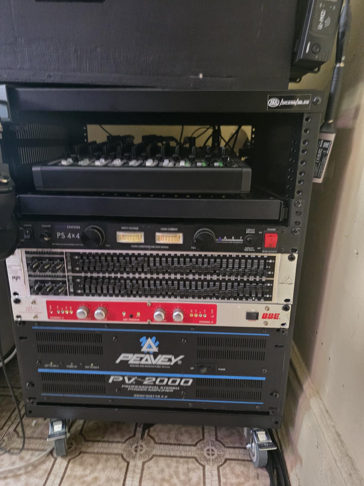 AxcessAbles 30U 19-Inch Rolling IT Server Rack 550LB Heavy Duty Open Frame with Removable Side Panels Large 3-Inch Wheels for Servers Networking and Audio-Video Equipment customer photo 2