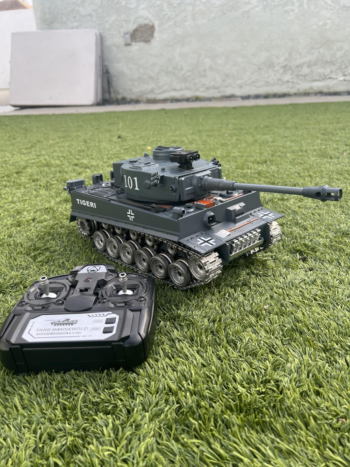 Supdex RC Tank, 1:18 Alloy Metal German Tiger I Remote Control Army Model Toys, 2.4Ghz RC Vehicle with Smoke, Sound and Lights, Military Tank for Adults and Kids customer photo 1