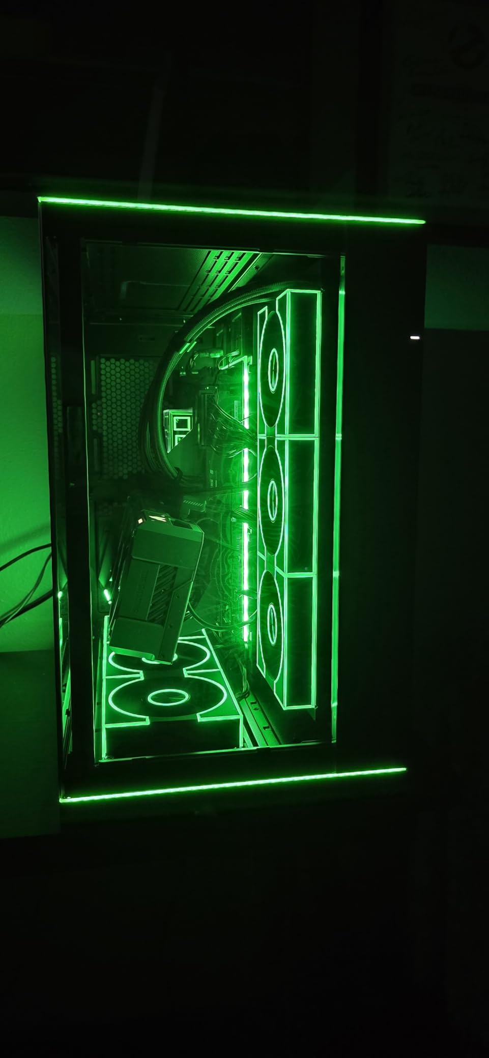 Lian Li O11D EVO RGB E-ATX Gaming Dual Chamber case - ARGB Lighting Strips - Up to 420mm Radiator - Cable Management - Front and Side Tempered Glass Panels - Reversible Chassis customer photo 2