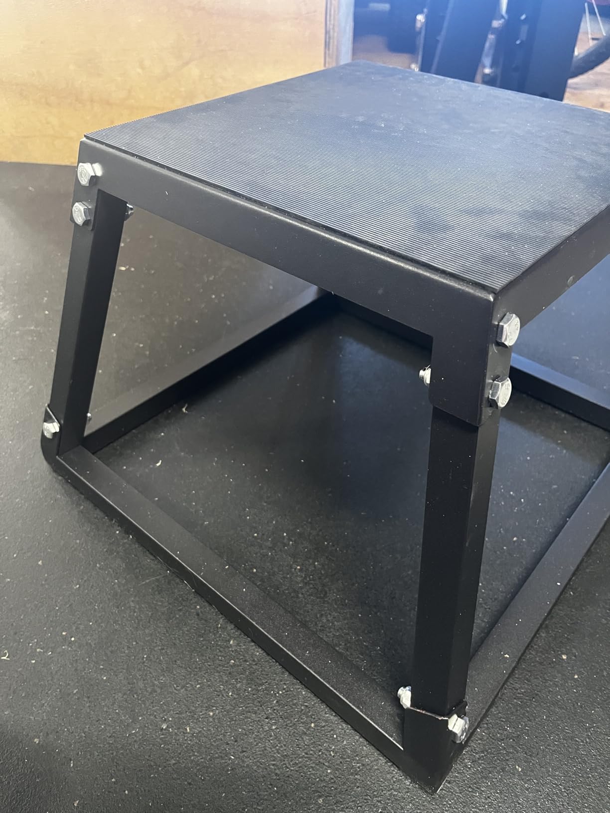 VEVOR Plyometric Jump Box, 18 Inch Plyo Box, Steel Plyometric Platform and Jumping Agility Box, Anti-Slip Fitness Exercise Step Up Box for Home Gym Training, Conditioning Strength Training customer photo 1