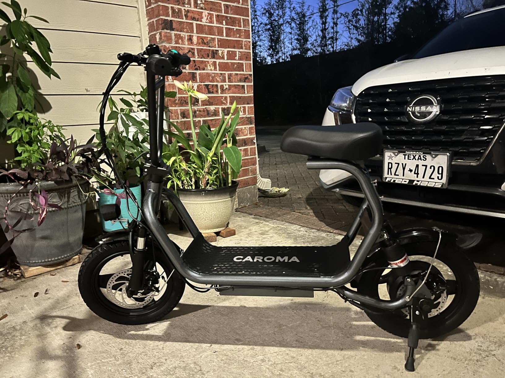 Caroma Electric Scooter for Adults with Seat, 800/1200W Motor, Max 30 Miles Ranges & 20Mph, 14