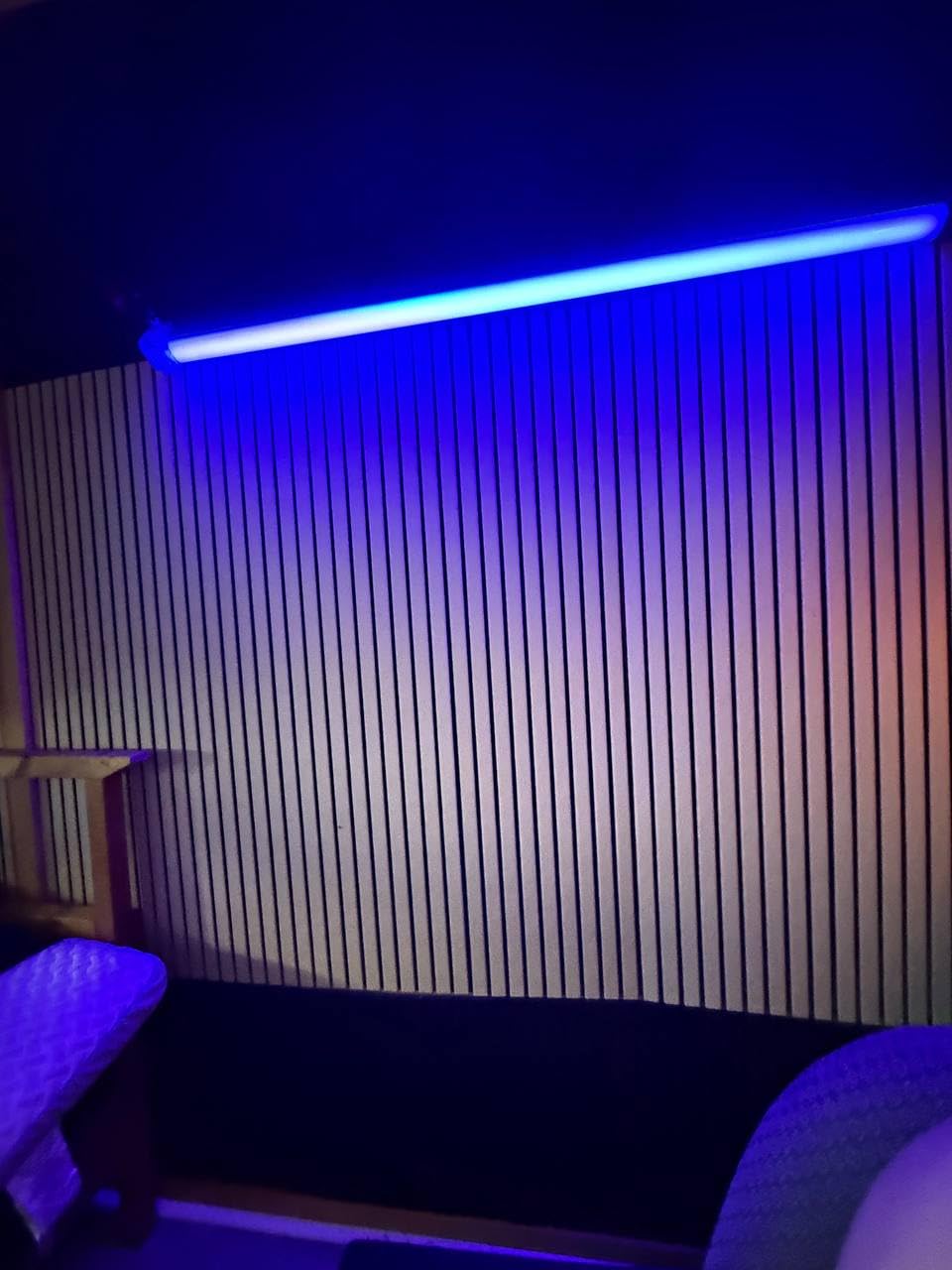 NEEWER TL120C RGB Tube Light, 42W Full Color RGBWW Photography LED Video Light Wand Stick with APP/2.4G/DMX Control, 7 Pixel Effects/18 Scenes, 2500K-10000K CRI97+ TLCI98+, 6000mAh Battery customer photo 1