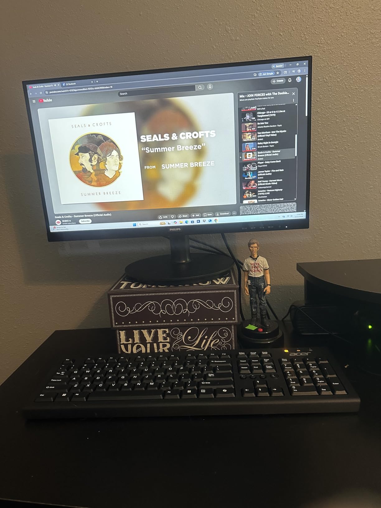 Philips 221V8LB 22 inch Class Thin Full HD (1920 x 1080) Monitor, 100Hz Refresh Rate, VESA, HDMI x1, VGA x1, LowBlue Mode, Adaptive Sync, 4 Year Advance Replacement Warranty customer photo 1