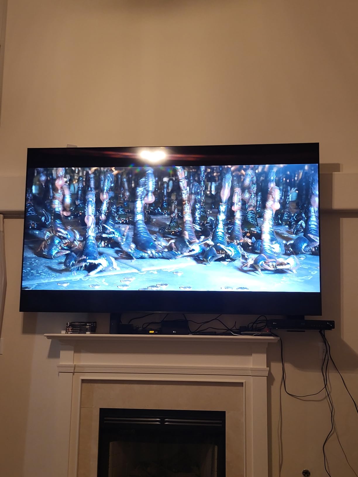 Samsung 98-Inch Class 4K Crystal UHD DU9000 Series HDR Smart TV, Object Tracking Sound Lite, Motion Xcelerator 120Hz, Supersize Picture Enhancer, Mega Contrast, Alexa Built-In (UN98DU9000, 2024 Model) customer photo 1