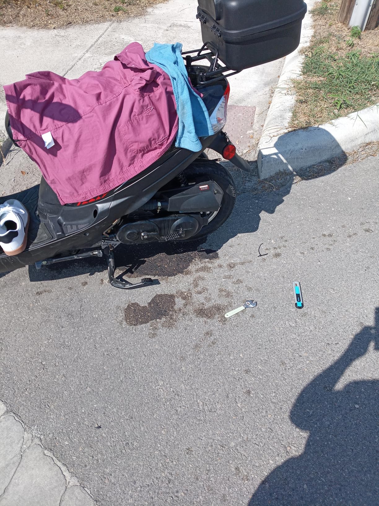 X-PRO Maui 50 Gas Moped with 10