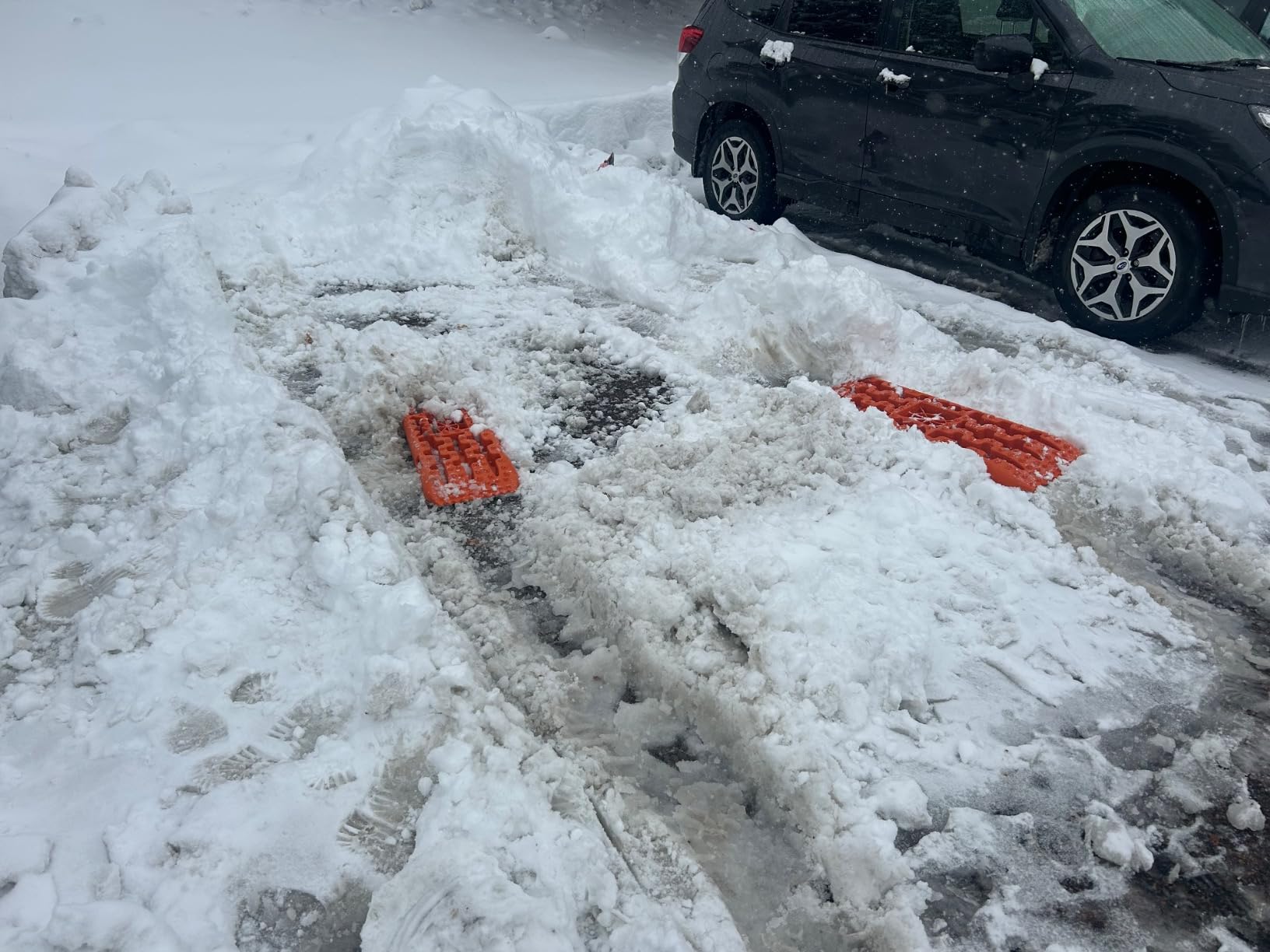 Off-Road Traction Boards with Jack Base, Heavy-Duty Recovery Tracks for 4x4, Truck, Jeep, SUV, Ideal Offroad Accessories for Mud, Sand & Snow (Large) customer photo 1