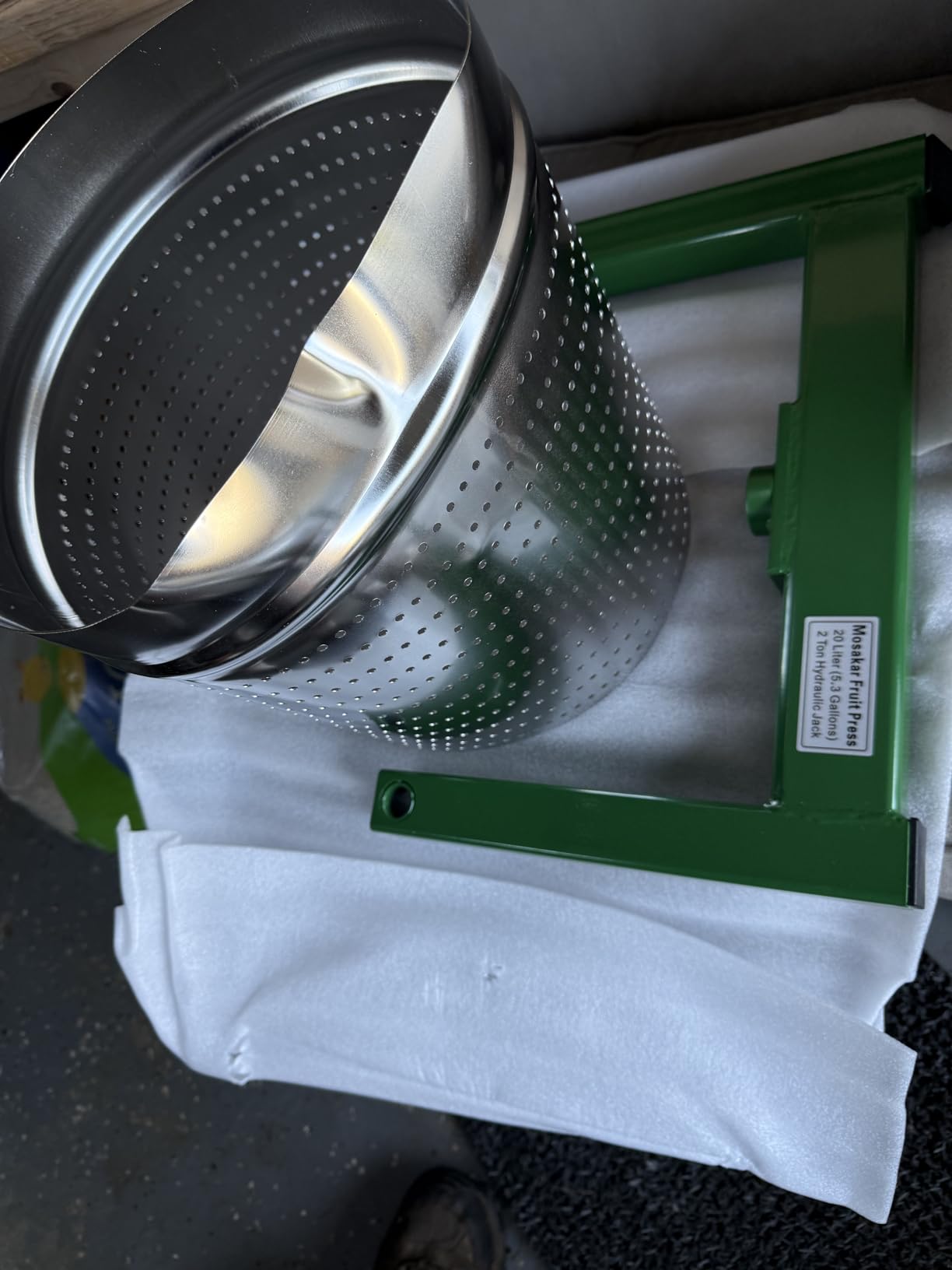 5.28 Gallon / 20L Mosakar Hydraulic Fruit Press. 2 Ton Pressure. Parts contact with Juice are AISI 304 Stainless Steel. Home Grape Wine Juice Apple Cider Press customer photo 2