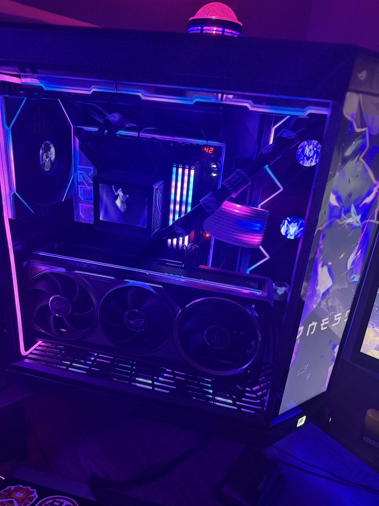 Hyte Y70 Upgraded Modern Aesthetic Dual Chamber Panoramic Tempered Glass Mid-Tower ATX Computer Gaming Case with PCIE 4.0 Riser Cable Included, Snow White customer photo 1