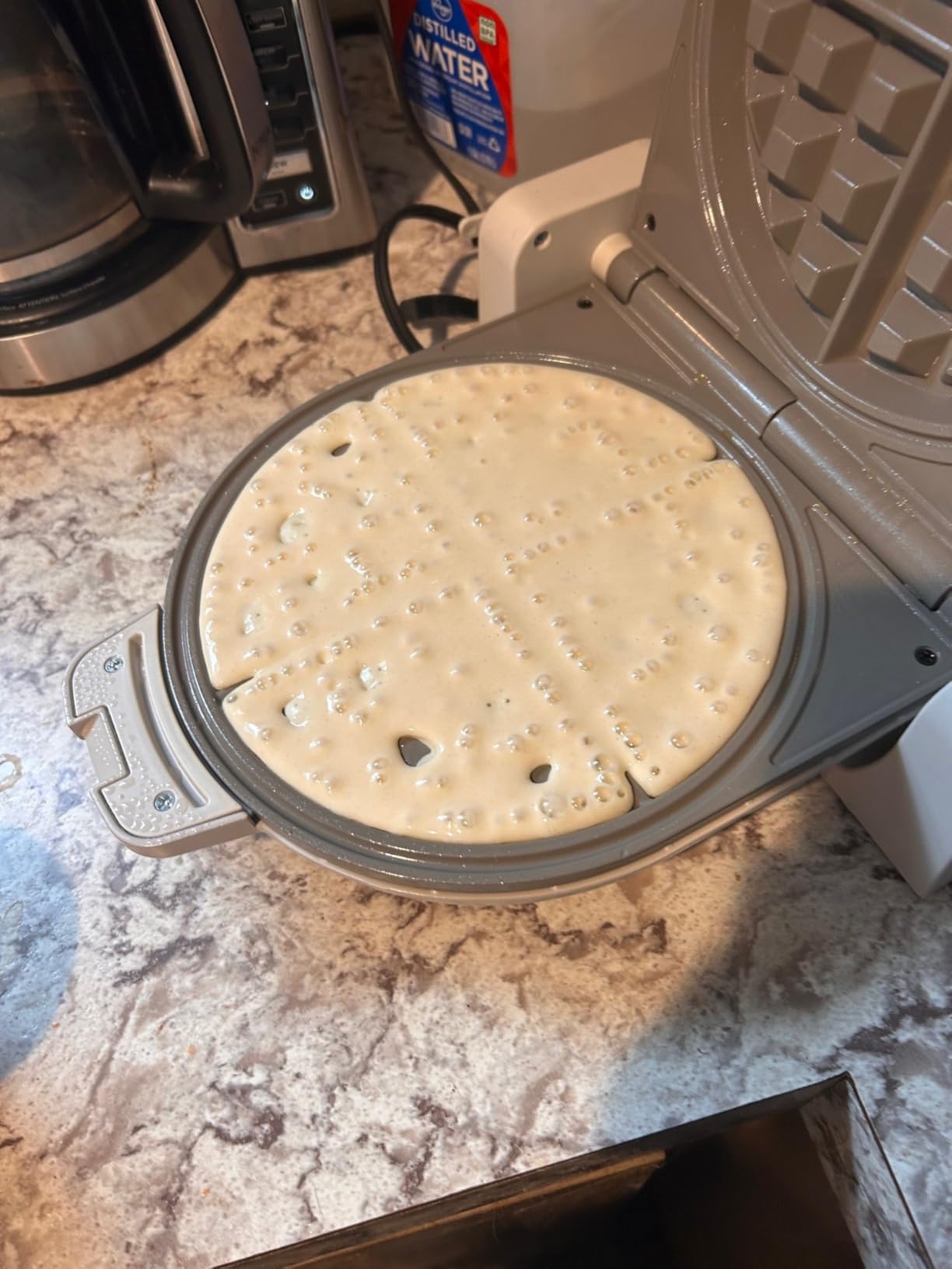 bella Flip-n-Store Waffle Maker with EverGood Ceramic Nonstick Coating, Fits-anywhere Kitchenware, Power Indicator Light, Cool Touch Handle & Cord Wrap, 7 Wide & 1