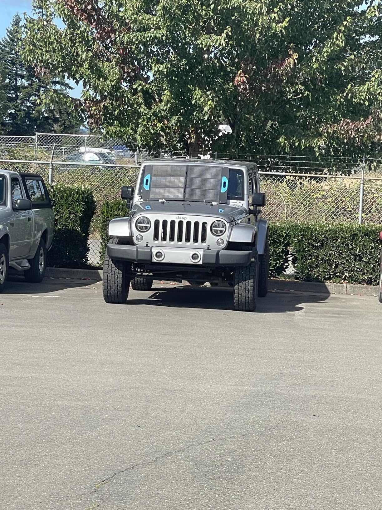 Anker SOLIX PS100 Solar Panel with Adjustable Kickstand, 100W Foldable Portable Solar Charger, IP67 Waterproof, 23% Higher Energy Conversion Efficiency, for Camping, RVs, and Blackouts customer photo 1