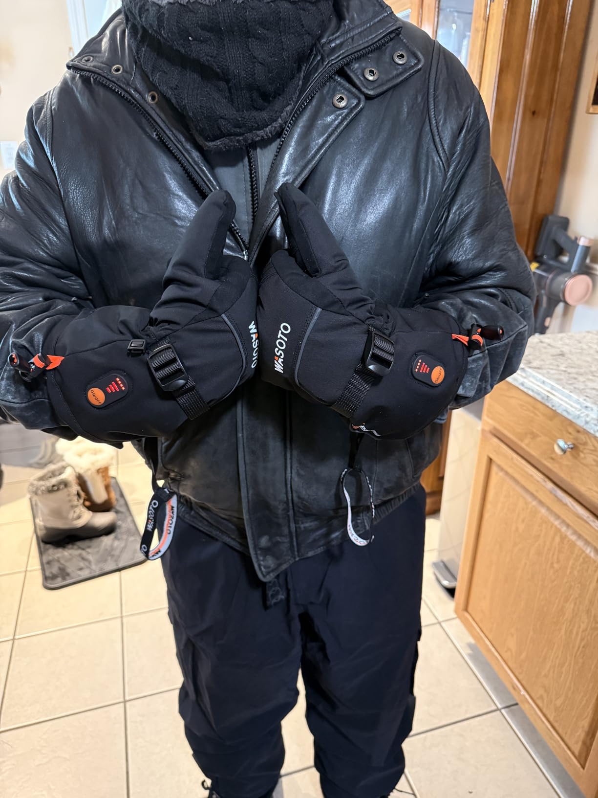 WASOTO Heated Gloves for Men Women 7.4V Battery 22.2WH Rechargeable Heated Ski Gloves Touchscreen Waterproof Electric Heated Fishing Gloves for Winter Outdoor Work Skiing Hiking Camping Raynaud Riding customer photo 1