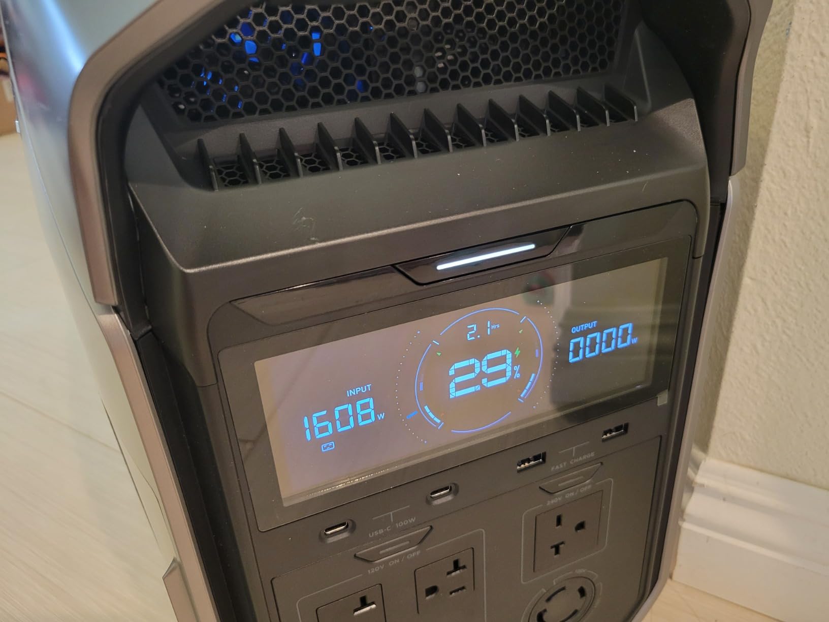 EF ECOFLOW DELTA Pro 3 Portable Power Station, 4096Wh LFP Battery, Expandable to 48kWh, 120/240V 4000W AC Output, Solar Generator for Home Use, Camping Accessories, Emergencies, Power Outages, RVs customer photo 1