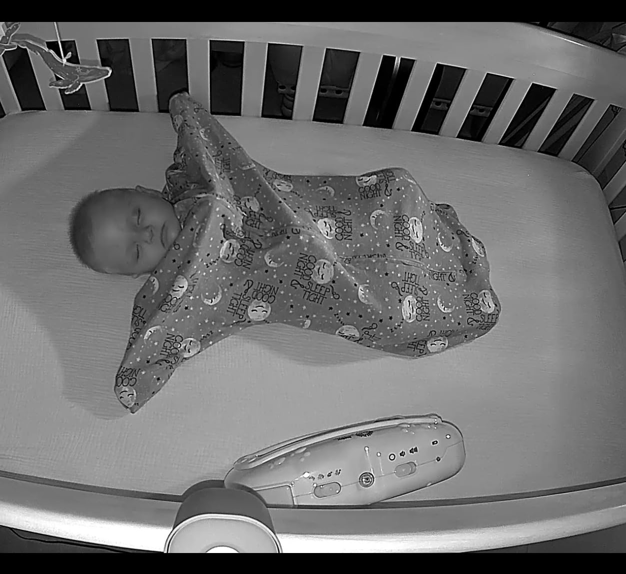 Philips Avent Premium Connected Baby Monitor, Smart Baby Monitor with App, 1080p Camera, SenseIQ Sleep & Breathing Motion Tracking, Cry Detection & Translation, Two-Way Audio, Night Vision, SCD973/37 customer photo 1