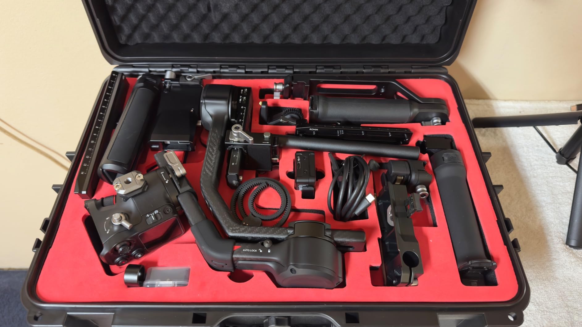 DJI RS 4 Pro Combo, 3-Axis Gimbal Stabilizer for DSLR & Cinema Cameras, Native Vertical Shooting, 4.5kg/10lbs Payload, Image Transmitter & Focus Pro Motor, Condenser Shotgun Microphone customer photo 2