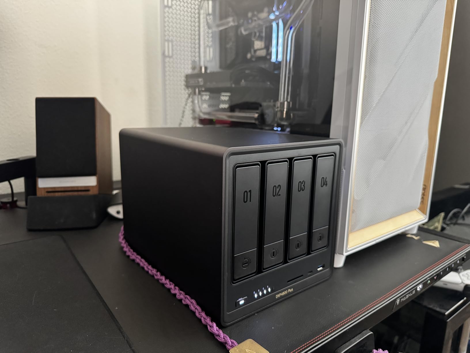 UGREEN NAS DXP4800 Plus 4-Bay Desktop NAS, Intel Pentium Gold 8505 5-Core CPU, 8GB DDR5 RAM, Built-in 128G SSD, 10GbE, 2.5GbE, M.2 NVMe Slots customer photo 1