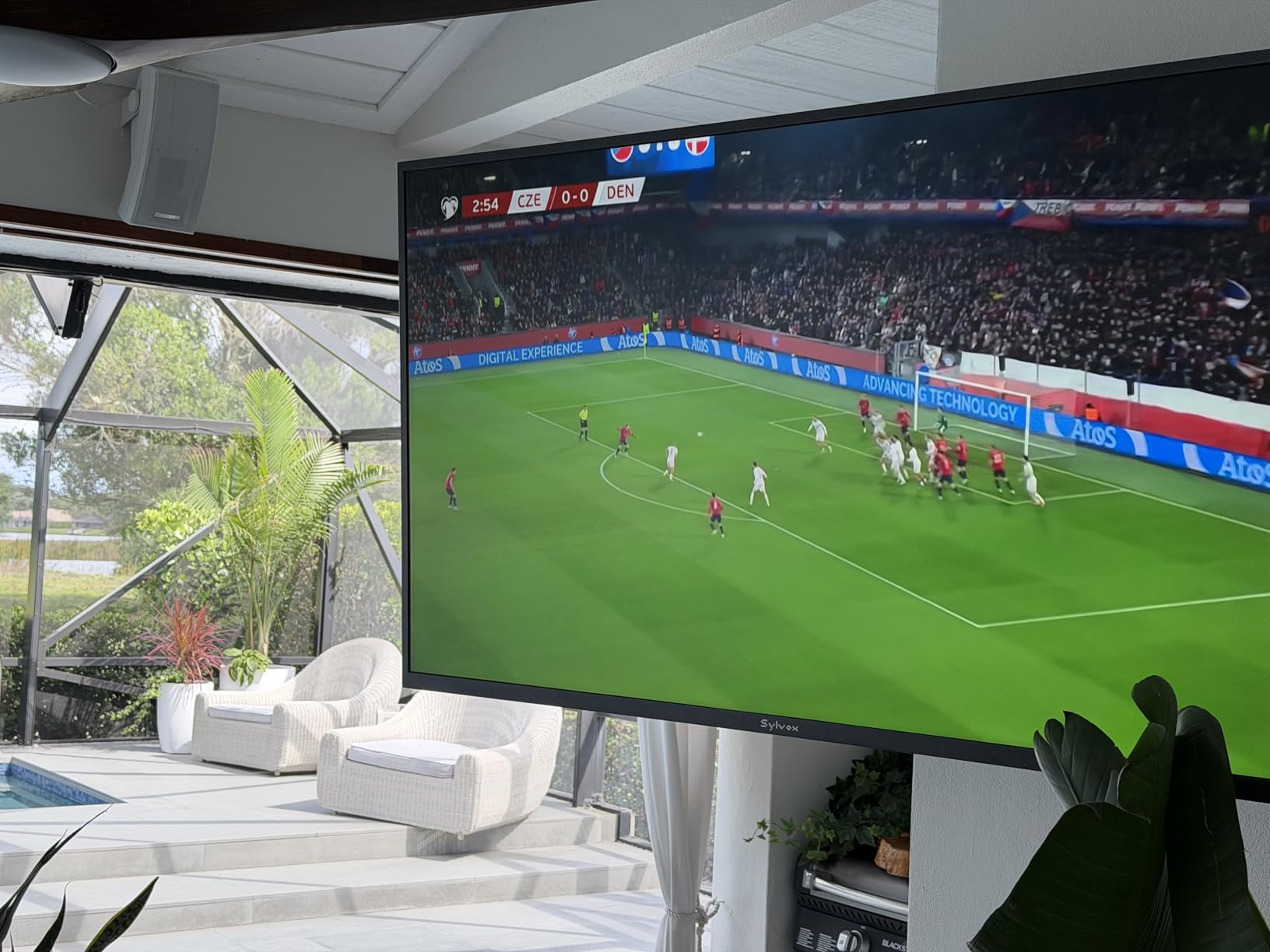 SYLVOX Outdoor TV, 55 inch Waterproof Smart TV, 4K, HDR 10, Weatherproof, 1000nits, Voice Assistant Remote, for Partial Sun Area (Deck Pro 2.0, Latest Model) customer photo 1
