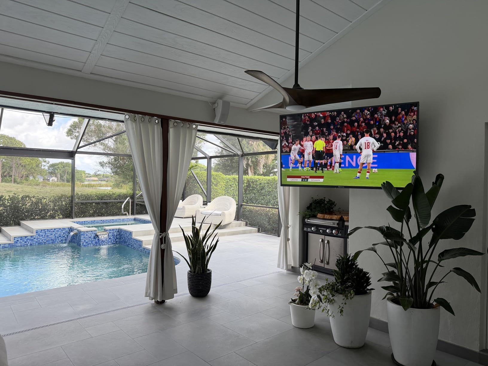 SYLVOX Outdoor TV, 55 inch Waterproof Smart TV, 4K, HDR 10, Weatherproof, 1000nits, Voice Assistant Remote, for Partial Sun Area (Deck Pro 2.0, Latest Model) customer photo 2