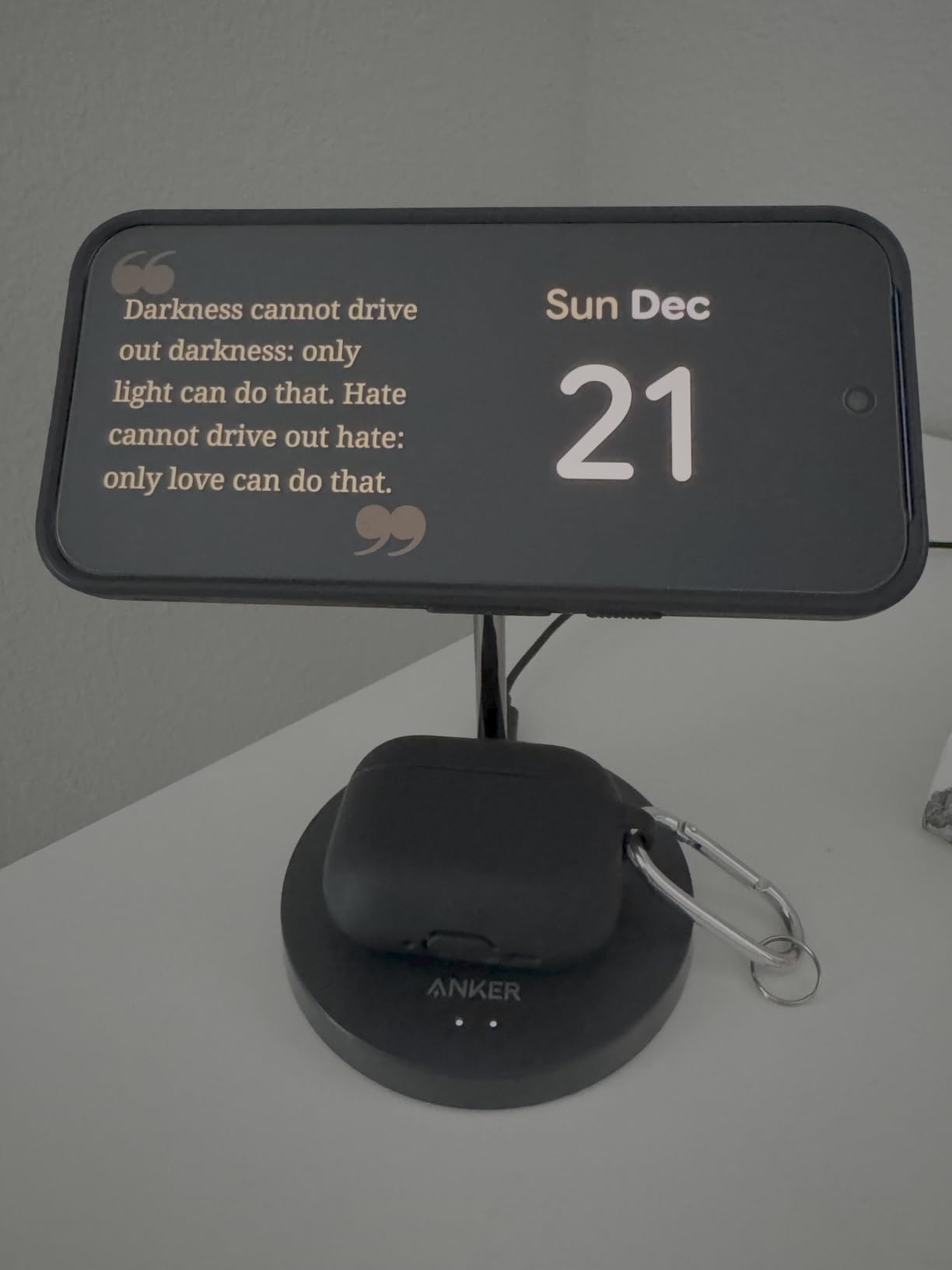 Anker MagGo 2-in-1 MagSafe Compatible Qi2 15W Wireless Charging Stand customer photo 2