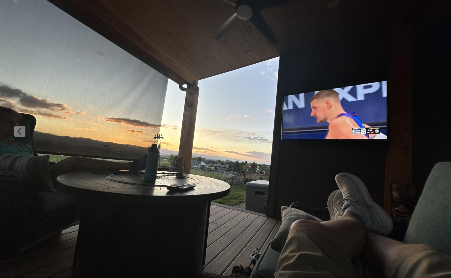 SYLVOX Outdoor TV, 43 inch 2000 Nit High Brightness Smart TVs, 4K Sunlight Readable Display, IP56 Waterproof, Smart TV for Outdoor Households or Commercial Places (Pool Pro 2.0/2024) customer photo 1