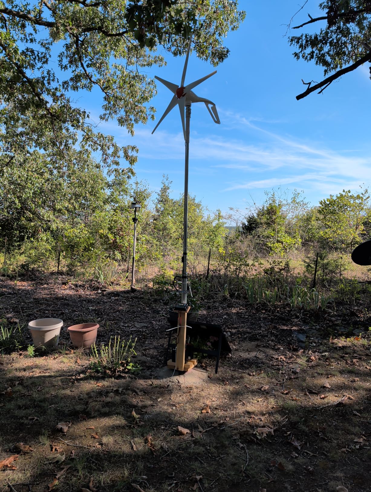 VEVOR 500W Wind Turbine Generator, 12V Wind Turbine Kit, 5-Blade Wind Power Generator with MPPT Controller, Adjustable Windward Direction & 2.5m/s Start Wind Speed, Suitable for Home, Farm, RVs, Boats customer photo 2