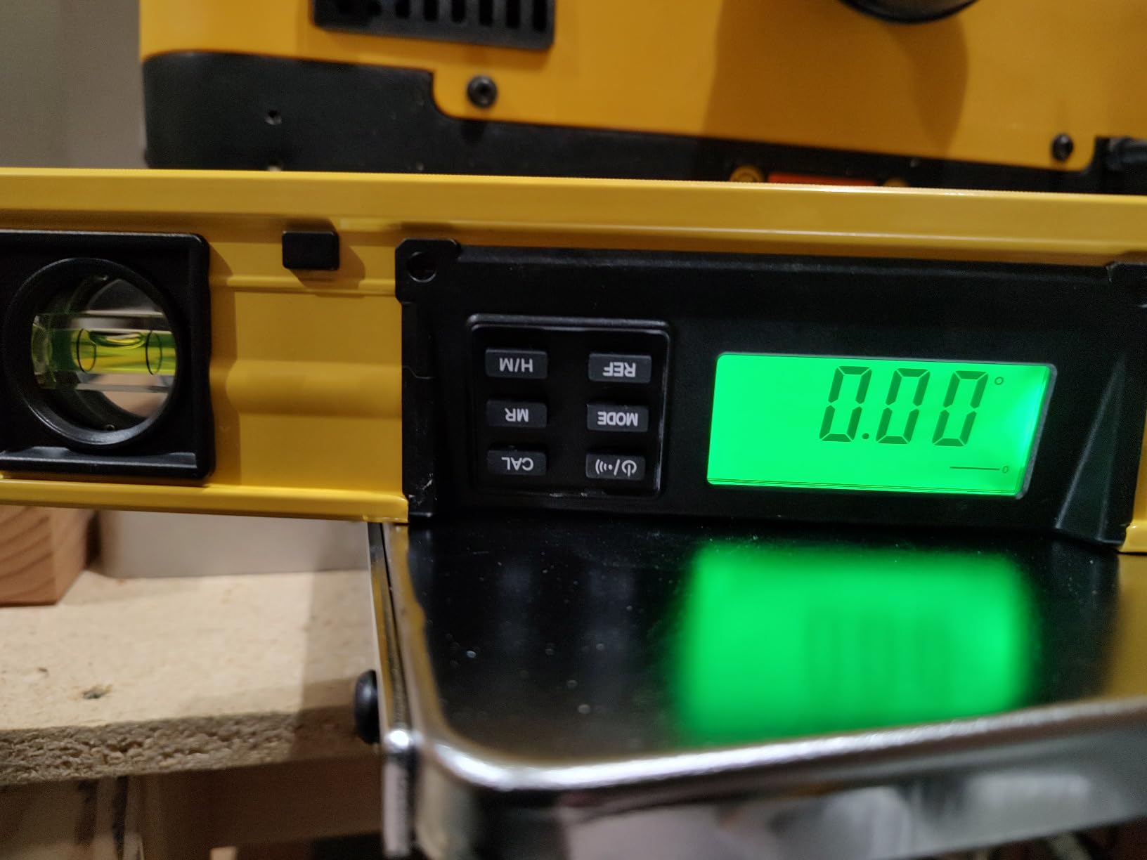 24 Inch Smart Digital Level, LCD Screen Magnetic Electronic Level Tool with Batteries & Case, IP54 Dust and Waterproof Digital Torpedo Level & Protractor customer photo 1