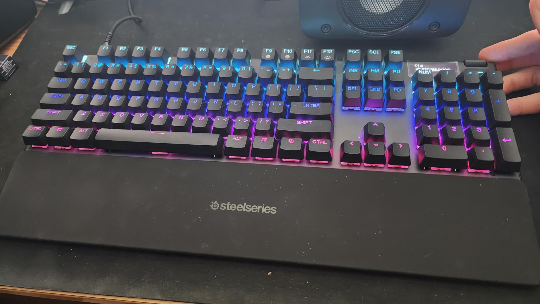SteelSeries Apex Pro Gen 3 OmniPoint 3.0 HyperMagnetic Switches - Adjustable Actuation - Rapid Trigger - Game-Ready Presets - Protection Mode - Rapid Tap/SOCD - OLED - RGB - PBT Keycaps - USB-C customer photo 1