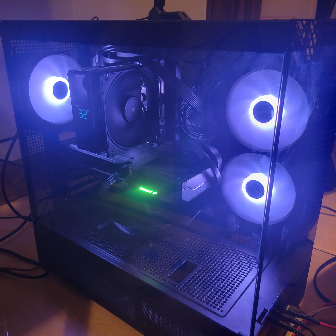 MONTECH XR-B, ATX Mid-Tower PC Gaming Case, 3x120mm ARGB PWM Fans Pre-Installed, Full-View Dual Tempered Glass Panel, Wood-Grain Design I/O Interface, 4090 GPUs, 360mm Radiator Support, Black customer photo 2