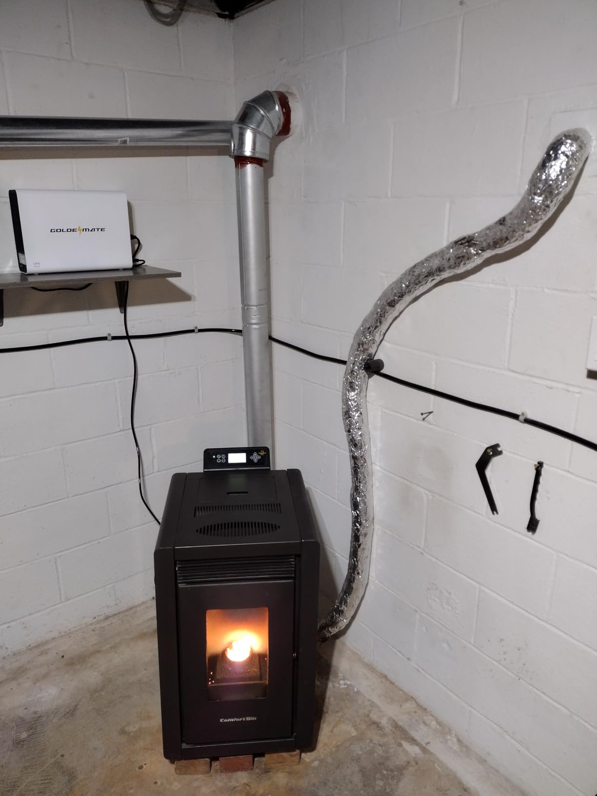 GOLDENMATE 1000VA/800W Lithium UPS Battery Backup & Surge Protector, Backup Battery Power Supply with LiFePO4 Batteries(230.4 Wh), Sinewave UPS System, 10 Years Lifespan, 8 Ports, LCD Display, Gray customer photo 1