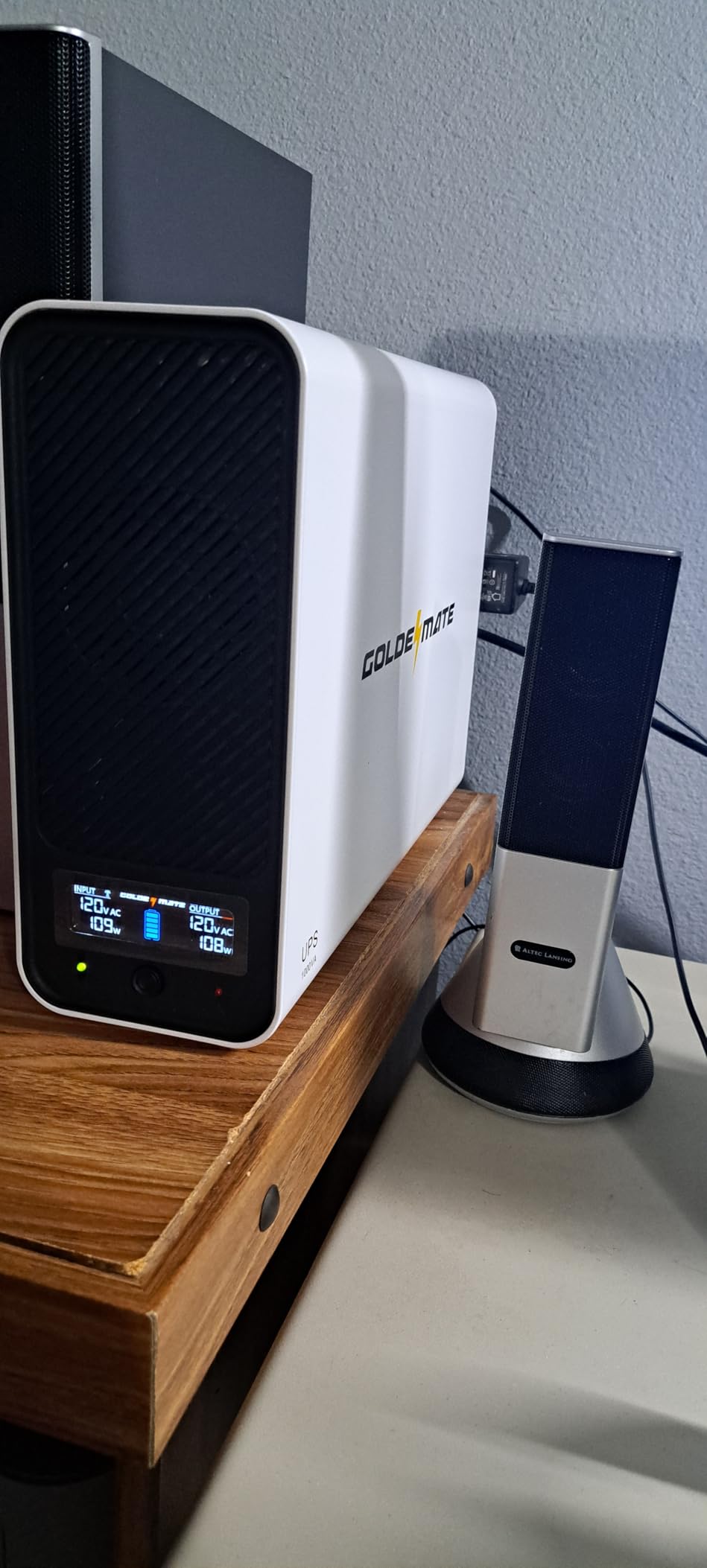 GOLDENMATE 1000VA/800W Lithium UPS Battery Backup & Surge Protector, Backup Battery Power Supply with LiFePO4 Batteries(230.4 Wh), Sinewave UPS System, 10 Years Lifespan, 8 Ports, LCD Display, Gray customer photo 2