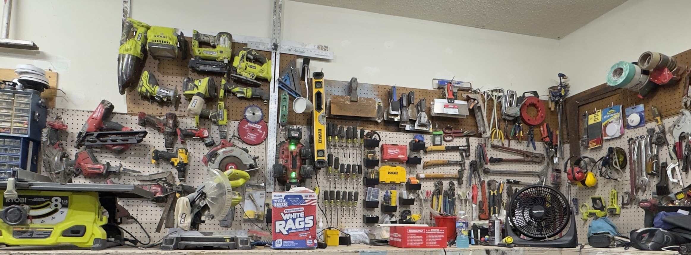 300-Piece Pegboard Hook Set, Pegboard Organizer Accessories for Hanging, Durable Metal Hooks for Tool Organization, Garage, Workshop, and Craft Storage customer photo 1