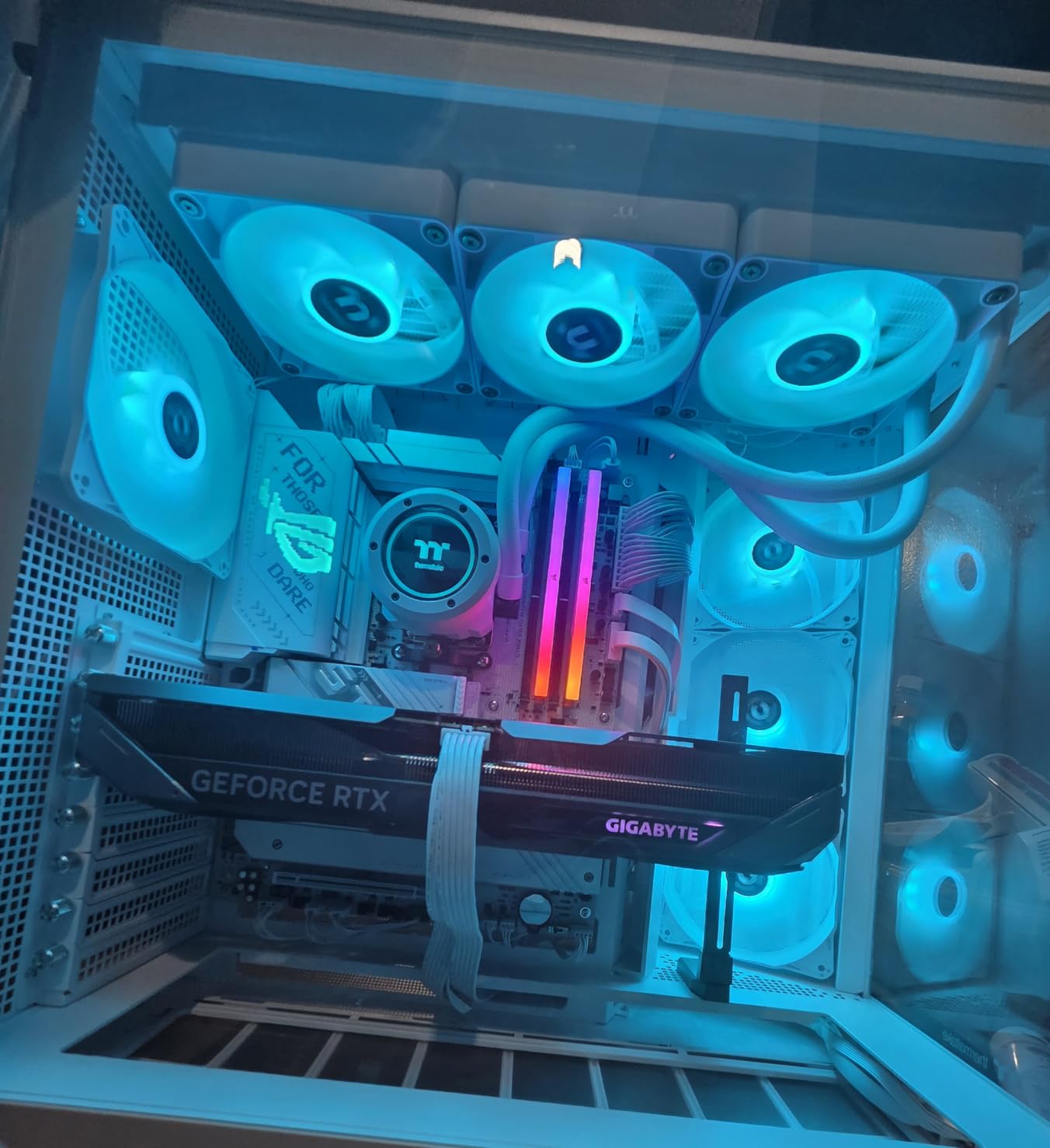 AMD Ryzen 7 9700X 8-Core, 16-Thread Unlocked Desktop Processor customer photo 1