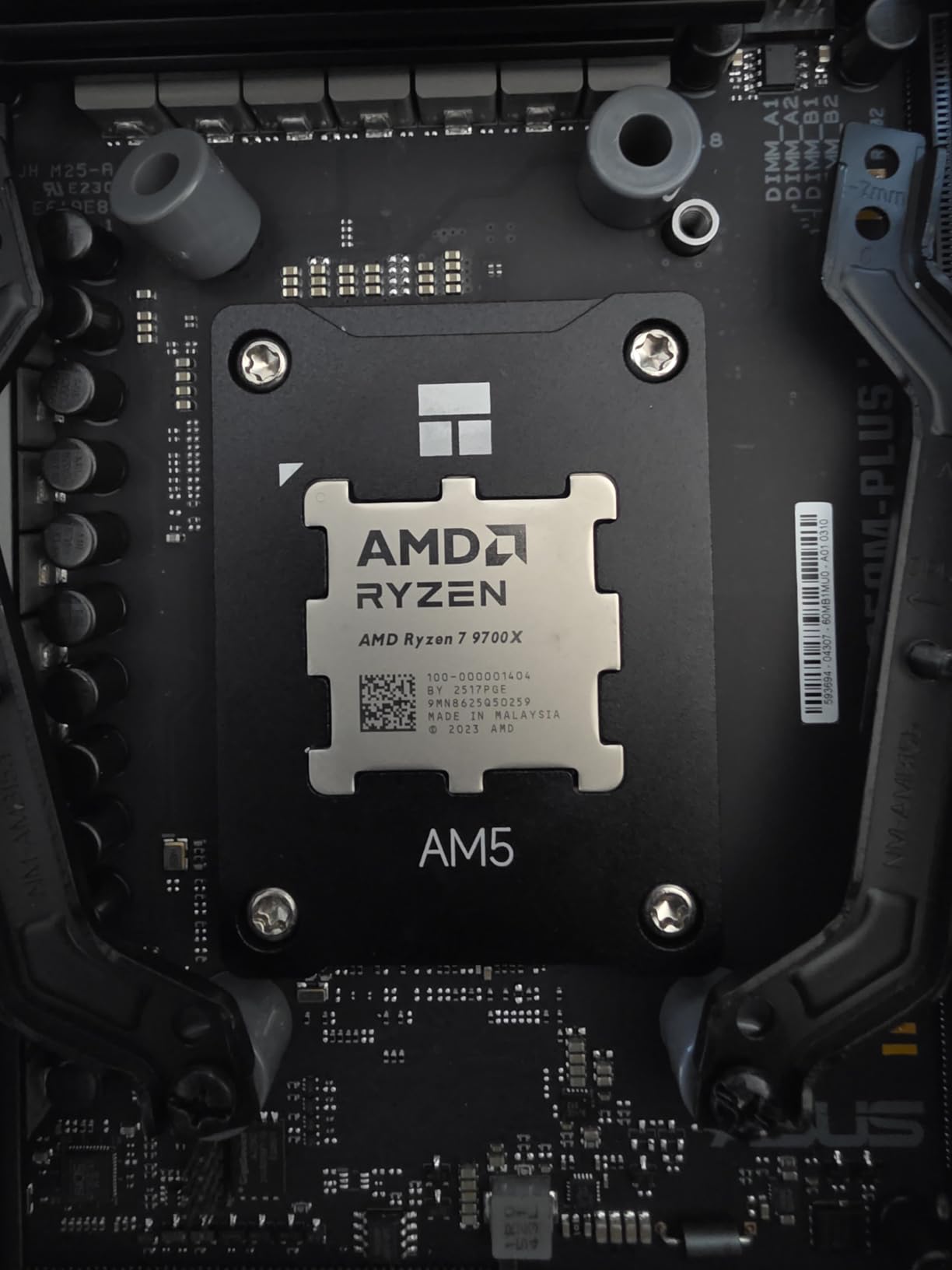 Ryzen 7 9700X 8-Core, 16-Thread Unlocked Desktop Processor customer photo 2