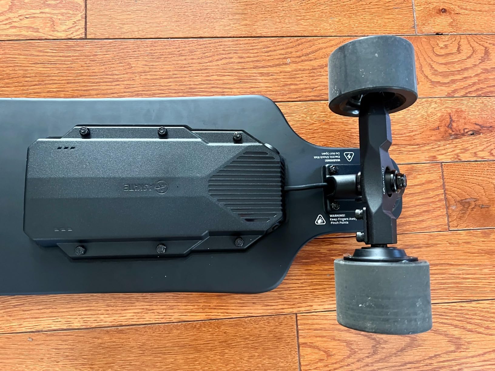 A1 Electric Skateboard with Remote, Rang Up to 17 Miles/24, 8 Ply Canadian Maple, Smooth Breaking, Suitable for Younger Beginners customer photo 2