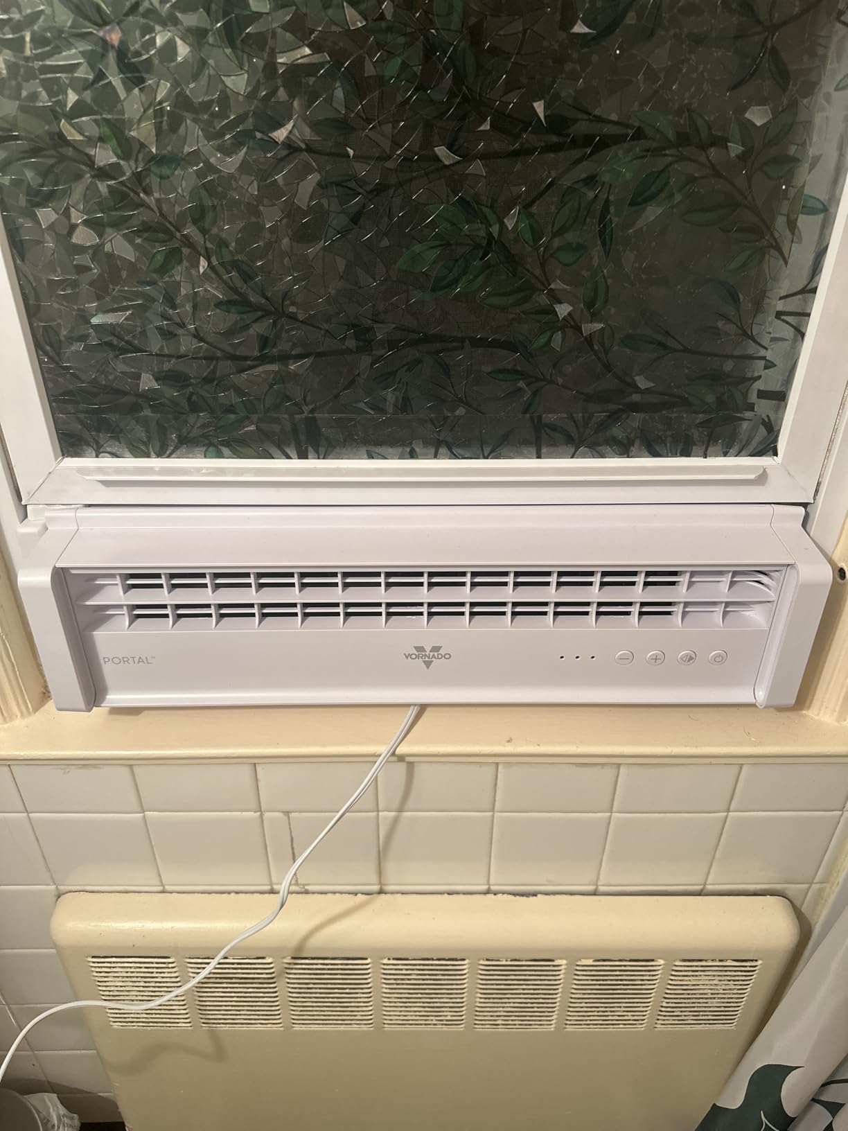 Vornado PORTAL Window Fan with 3 Speeds, Reversible Exhaust Mode, Weather Resistant customer photo 2