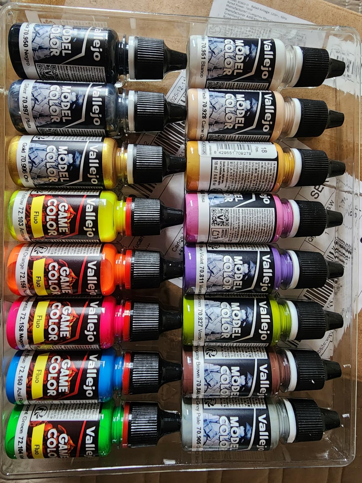 Vallejo - Wargame Special Acrylic Paint Set | Model Color | High Pigmentation Colors | Realistic and Historical Finishes for Model Kits & Scale Figures | 16 Bottles x 18 ml. (0.60 fl.oz) customer photo 1