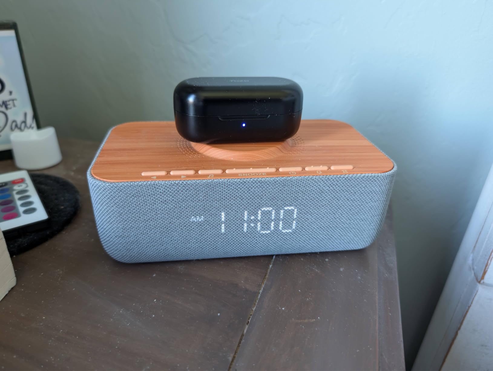 REACHER 15W Fast Magnetic Wireless Charging Alarm Clock with White Noise Machine, Woodgrain Style, 20 High-Fidelity Sounds, Gradual Wake & Snooze, 0-100% Dimmable Digital Clock, Bedroom & Office customer photo 1